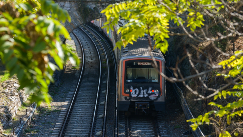 Διακοπή δρομολογίων στον ΗΣΑΠ μετά την εμφάνιση σκύλου στις γραμμές - Τελευταία νέα & Έκτακτες ειδήσεις Live