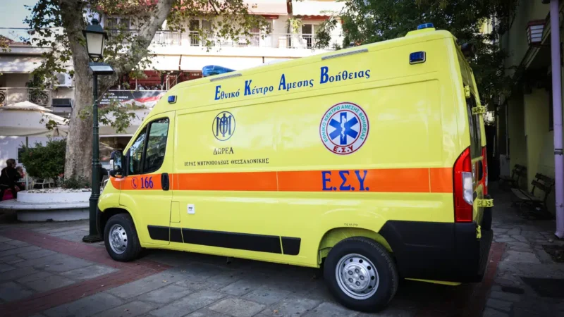 Θεσσαλονίκη: Οδηγός υπέστη επιληπτική κρίση και έπεσε πάνω σε τρία σταθμευμένα οχήματα και δίκυκλο - Τελευταία νέα & Έκτακτες ειδήσεις Live