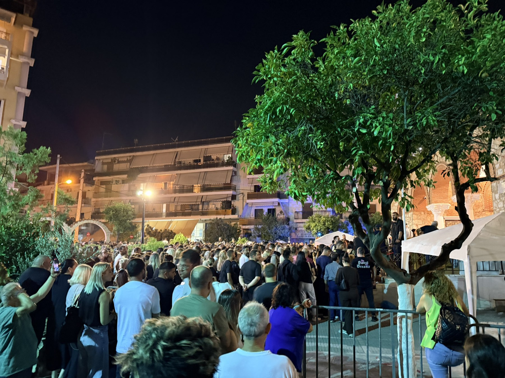 Ο Γιώργος Μαζωνάκης επέστρεψε στην "παλιά του γειτονιά": Συγκίνηση και τραγούδια στη λαϊκή αγρυπνία στη Νίκαια - Τελευταία νέα & Έκτακτες ειδήσεις Live