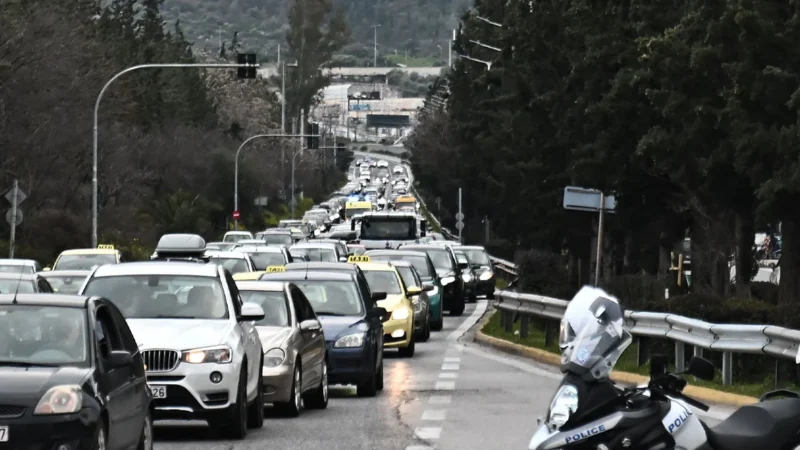 Τροχαίο στην Αλίμου-Κατεχάκη: Μποτιλιάρισμα και στα δύο ρεύματα στο ύψος της Καισαριανής - Τελευταία νέα & Έκτακτες ειδήσεις Live