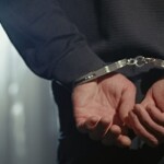 Χειροπέδες σε δύο Τούρκους στην Αττική για κύκλωμα πλαστογραφίας και ναρκωτικά