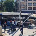 Τρόμος στη Θεσσαλονίκη: Αστικό λεωφορείο έπεσε πάνω σε στάση, στέλνοντας τέσσερις πολίτες στο νοσοκομείο