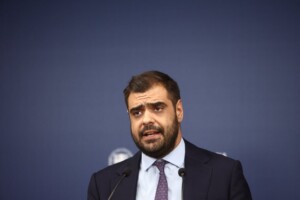 Ο Μαρινάκης μονίμως στη «μάχη»