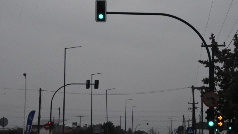 Τροχαίο στον Νέο Κόσμο - Εκτός λειτουργίας τα φανάρια στη Φραντζή και Ιππώνακτος - Τελευταία νέα & Έκτακτες ειδήσεις Live
