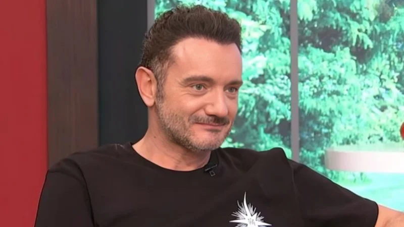 Χρήστος Μενιδιάτης: ''Ο πατέρας μου θεωρούσε θετικό ότι δεν ταιριάζαμε φωνητικά και υφολογικά'' - Τελευταία νέα & Έκτακτες ειδήσεις Live