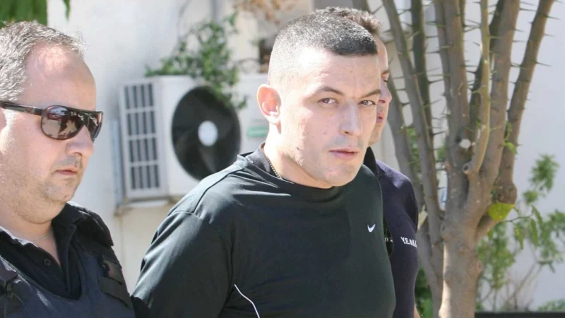Ανάβυσσος: Δραπέτης ο Αλκέτ Ριζάι - Τι συνέβη στο beach bar με τους πυροβολισμούς - Τελευταία νέα & Έκτακτες ειδήσεις Live