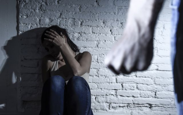 Θεσσαλονίκη: Κατήγγειλε τον πρώην σύντροφο της για απόπειρα βιασμού και ξυλοδαρμό - Τελευταία νέα & Έκτακτες ειδήσεις Live
