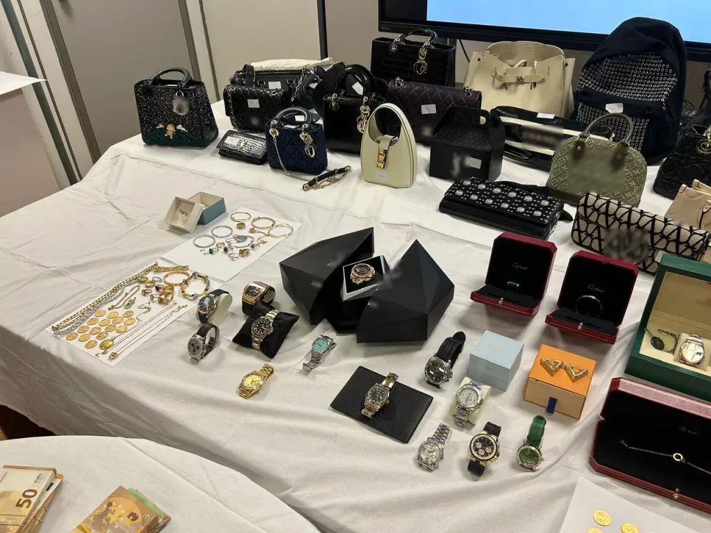 Πώς ένα δίκτυο 430 εταιρειών-φαντασμάτων άδειασε τα ταμεία του κράτους. Η δράση της μαφίας πίσω από τον «Mr Χωριάτικο» - (ΦΩΤΟ - ΒΙΝΤΕΟ) - Τελευταία νέα & Έκτακτες ειδήσεις Live