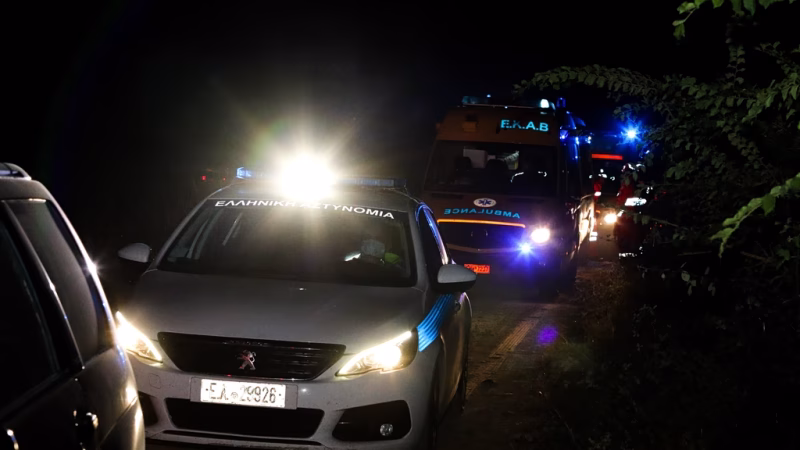 Επεισοδιακή καταδίωξη στη Μεταμόρφωση: Αυτοκίνητο έπεσε πάνω σε σταθμευμένα οχήματα - Τελευταία νέα & Έκτακτες ειδήσεις Live