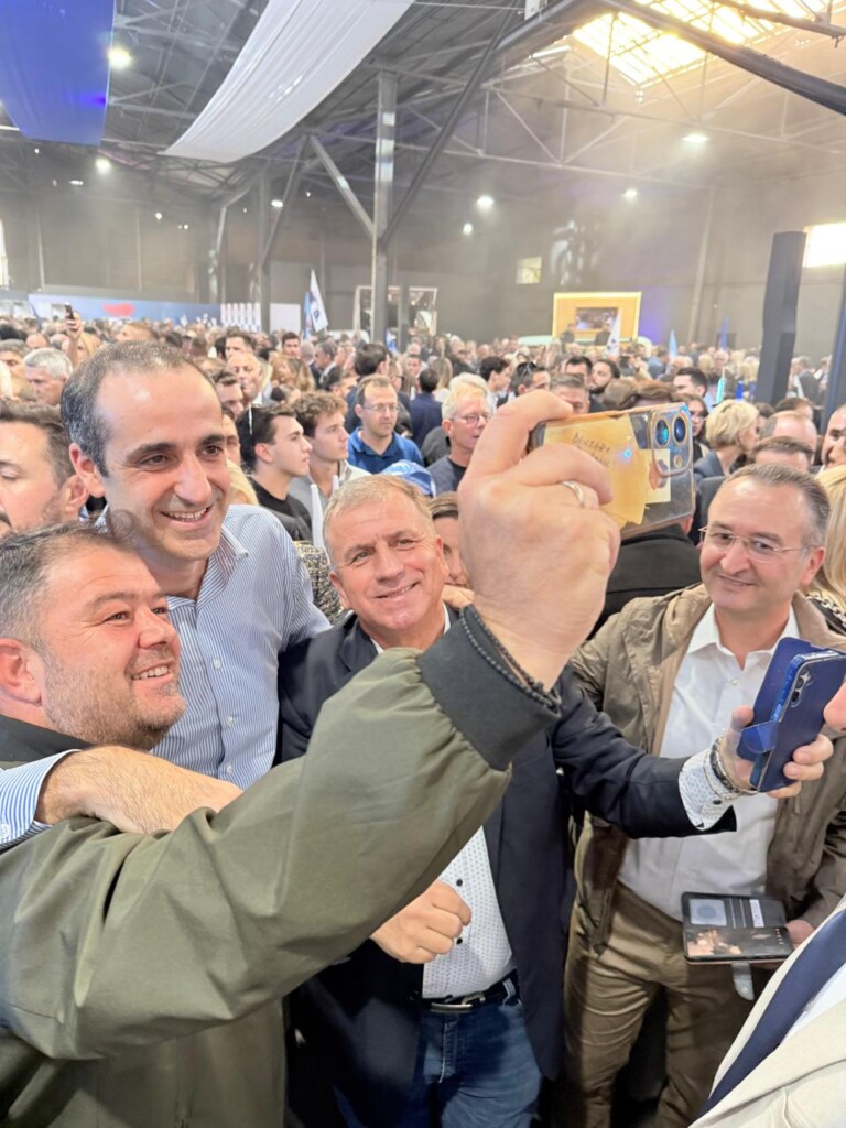 Η θερμή υποδοχή στον Γρηγόρη Δημητριάδη στην εκδήλωση για τα 52 χρόνια της ΝΔ - Τελευταία νέα & Έκτακτες ειδήσεις Live
