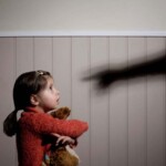 Η σκληρή ανατροφή αφήνει αποτύπωμα στα παιδιά - Τι δείχνει νέα έρευνα για την κατάθλιψη και την επιθετικότητα - Τελευταία νέα & Έκτακτες ειδήσεις Live