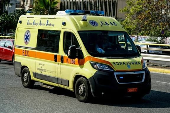 Γαλάτσι: Αυτοκίνητο εξετράπη της πορείας του και έπεσε σε κατάστημα - Τελευταία νέα & Έκτακτες ειδήσεις Live