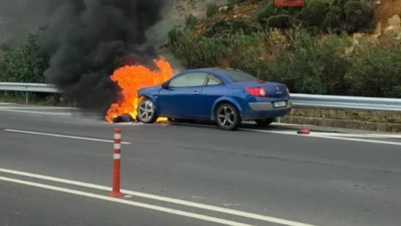 Κρήτη: Τρόμος για οικογένεια - Αυτοκίνητο τυλίχθηκε στις φλόγες εν κινήσει στον ΒΟΑΚ - Τελευταία νέα & Έκτακτες ειδήσεις Live