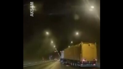 Σμύρνη: Νταλίκα καρφώθηκε σε τοίχο σήραγγας [Βίντεο]