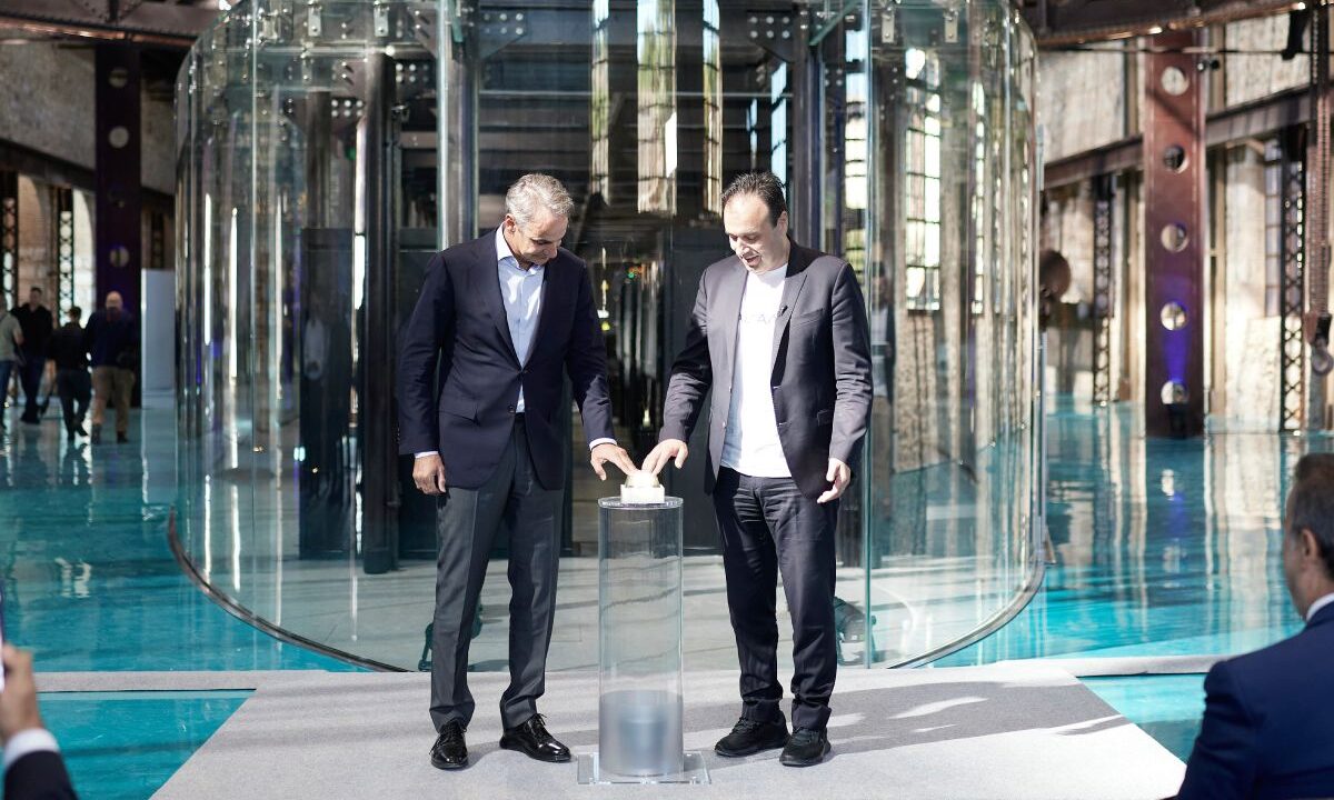 Εγκαίνια Δαίδαλος, Παπαστεργίου Μητσοτάκης