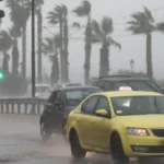 Συσσώρευση υδάτων στη λεωφόρο Ποσειδώνος - Η κυκλοφορία διεξάγεται μόνο από την αριστερή λωρίδα - Τελευταία νέα & Έκτακτες ειδήσεις Live