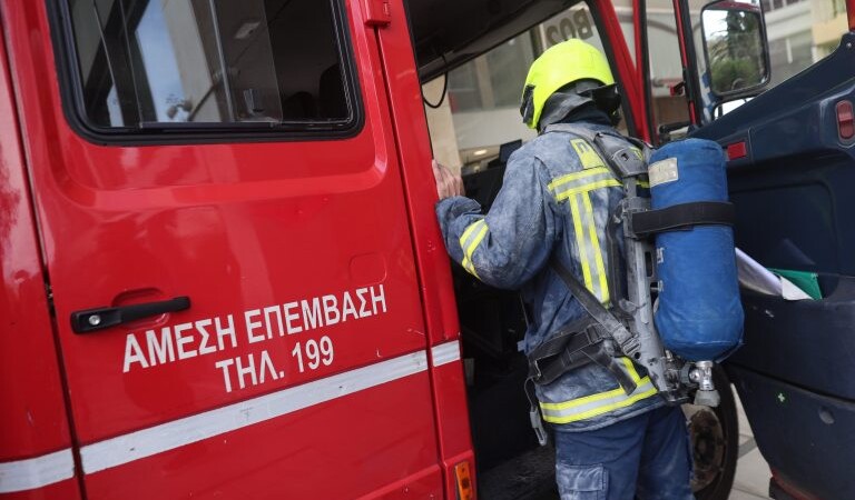 Σαλαμίνα: Κατασβέστηκε πυρκαγιά σε διαμέρισμα - Απεγκλωβίστηκε ηλικιωμένη - Τελευταία νέα & Έκτακτες ειδήσεις Live
