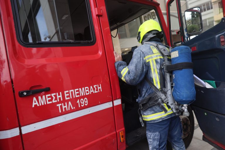 Σαλαμίνα: Κατασβέστηκε πυρκαγιά σε διαμέρισμα - Απεγκλωβίστηκε ηλικιωμένη - Τελευταία νέα & Έκτακτες ειδήσεις Live