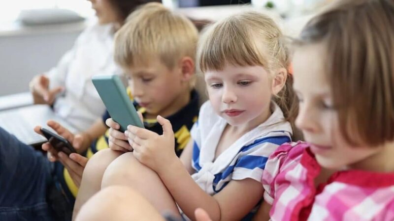 Ηλικιακό όριο στα social media: Αύριο οι ανακοινώσεις της κυβέρνησης - Τελευταία νέα & Έκτακτες ειδήσεις Live