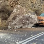 Ιεράπετρα: Βράχος-γίγαντας καρφώθηκε μπροστά σε διερχόμενο αυτοκίνητο λόγω κακοκαιρίας - Από θαύμα σώθηκε ο οδηγός - Τελευταία νέα & Έκτακτες ειδήσεις Live